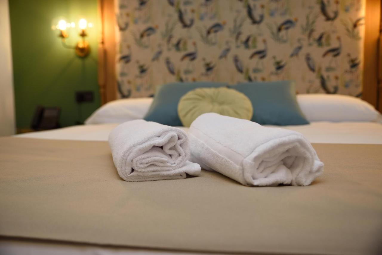 Hostal Rural Santa Habitaciones Aldea Del Rocio Ngoại thất bức ảnh